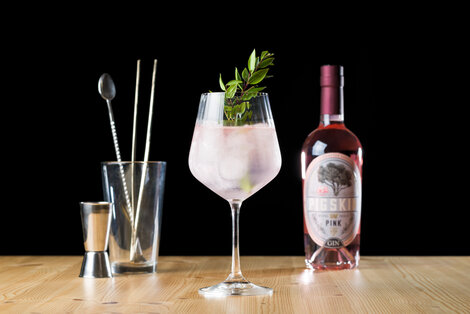 Opskrift og fremgangsmåde for Pigskin Pink Tonic Cocktail