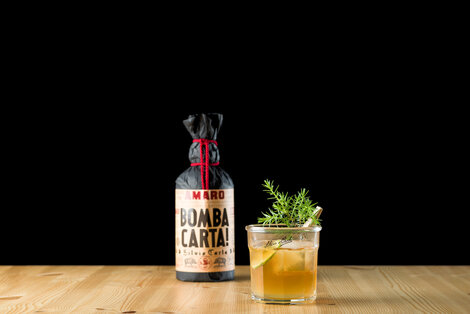 Opskrift og fremgangsmåde for Bomb Shot Cocktail