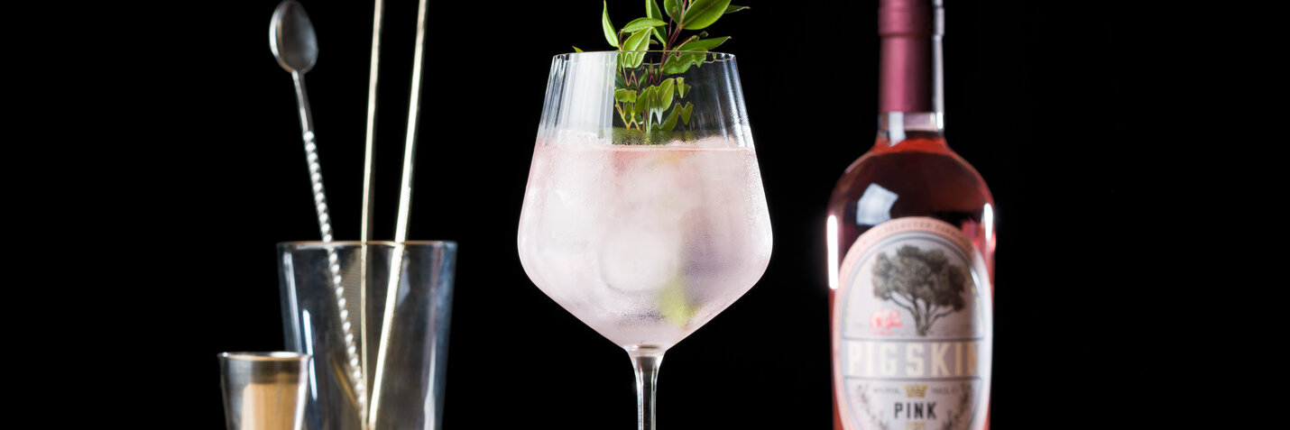 Opskrift og fremgangsmåde for Pigskin Pink Tonic Cocktail