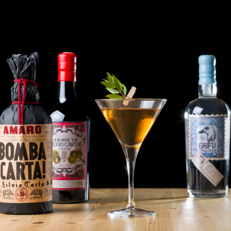 Magna Carta er en cocktail blandet med Silvio Cartas spiritus. Du får opskriften på Magna Carta og en video, der viser fremgangsmåden, lige her.

Glas: [https://www.hjhansen-vin.dk/glas-tilbehoer/alle-riedelprodukter/riedel-extreme/extreme-martini-cocktail-4441-17-2-pack|Riedel Extreme Martini/ Cocktail]
Pynt: En kvist krydderurt

[https://media-prod.hjhansen-vin.dk/download/link/403ebf43-0679-41f3-b23f-a4b5f175c827|Download opskrift]