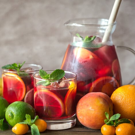 Sommerlig alkoholfri sangria - direkte fra Spanien! Eller.... smagen er i hvert fald så spansk, som den kan blive. 

Glas: [https://www.hjhansen-vin.dk/gaver/mixing-champagne-set-5515-58-4-glas|Riedel Mixing Aperitivo]

[https://media-prod.hjhansen-vin.dk/download/link/0ef9d8e4-bb8e-42d6-bddb-5d27c4f62c4d|Download opskrift]