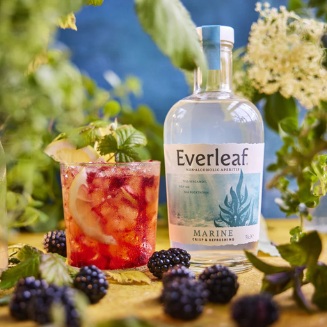 Bramble - så er det forår!

Glas: [https://www.hjhansen-vin.dk/vinglas-tilbehoer/alle-riedelprodukter/bar-collection/rocks-bar-drinks-specifik-glasserie-6417-02-2-pack|Riedel Rocks Bar Glas]
