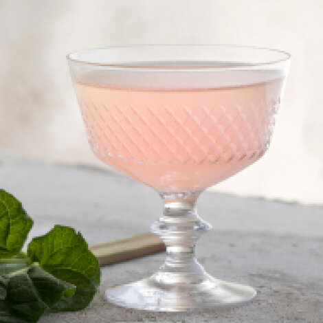Smagen af svensk sommer

Glas: [https://www.hjhansen-vin.dk/glas-tilbehoer/alle-riedelprodukter/vinum/vinum-oaked-chardonnay-montrachet-6416-97-2-pack|Riedel Vinum Montrachet Glas]

[https://media-prod.hjhansen-vin.dk/download/link/5b1fb931-4477-4463-8cbc-76fd5bcbe4e4|Download opskrift]