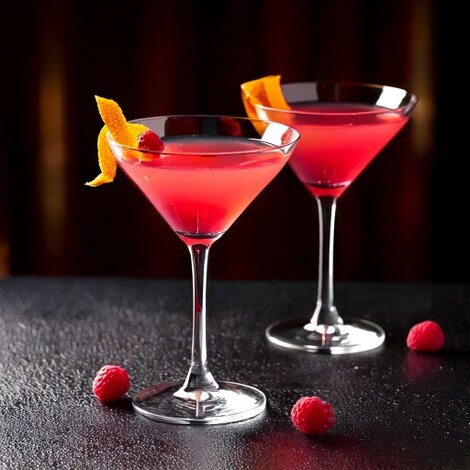 En alkoholfri cosmopolitan er en frisk og lækker drink, der blander den syrlige smag af tranebærsaft med et strejf af lime og appelsin. Den perfekte drink for dem, der ønsker en festlig og sofistikeret oplevelse - også uden alkohol!

Glas: [https://www.hjhansen-vin.dk/vinglas-tilbehoer/alle-riedelprodukter/bar-collection/sour-bar-drinks-specifik-glasserie-6417-06-2-pack|Riedel Sour Bar Glas] 
