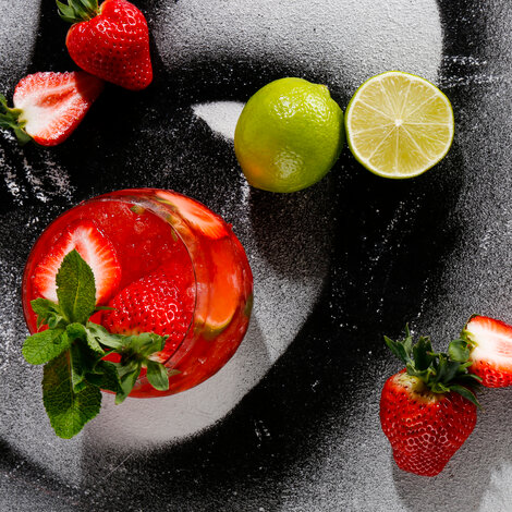 Den populære cocktail i frossen forklædning

Glas: [https://www.hjhansen-vin.dk/glas-tilbehoer/alle-riedelprodukter/bar-collection/sour-bar-drinks-specifik-glasserie-6417-06-2-pack|Riedel Sour Bar Glas]
Pynt: Limeskive eller friske jordbær
[https://media-prod.hjhansen-vin.dk/download/link/e3a173e6-e2bc-45de-8a50-58142840ef15|Download opskrift]