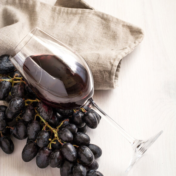 Rødvin og røde druer