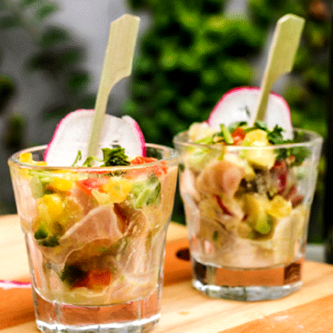 Vin til maden
​​​​​​​Til denne ret anbefaler vi en hvid [https://www.hjhansen-vin.dk/andre-vintyper/sherry|sherry]. Det er en anderledes og spændende oplevelse, tør men let saltede undertoner, og perfekt til denne ret. Spændende og udfordrende vin til den nysgerrige.

Alternativt vil hvidvin på [https://www.hjhansen-vin.dk/hvidvin/sauvignon-blanc|Sauvignon Blanc], [https://www.hjhansen-vin.dk/hvidvin/riesling|Riesling] eller [https://www.hjhansen-vin.dk/hvidvin/albarino|Albarino] også være fremragende sammen med.