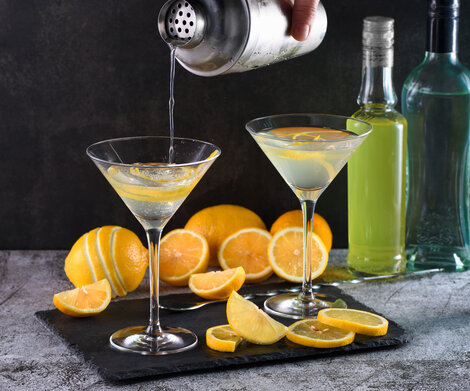 Lemon Drop Martini er en ganske undervurderet cocktail, der har balance mellem det sure og det søde. 

Glas: [https://www.hjhansen-vin.dk/vinglas-tilbehoer/alle-riedelprodukter/vinum/vinum-martini-6416-77-2-pack|Vinum Martini Glas]
Pynt: Citron
[https://media-prod.hjhansen-vin.dk/download/link/01fb1782-17b0-41f8-bd63-0957ac44cec0|Download opskrift]