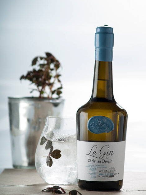 En nytænkning af den gode gamle gin og tonic

Glas: [https://www.hjhansen-vin.dk/gaver/gin-set-5414-67-1-stk-4-glas|Riedel Gin&Tonic Glas]
Pynt: Æble
[https://media-prod.hjhansen-vin.dk/download/link/1ae738bb-12d2-4ff2-aa5e-75e0cab19797|Download opskrift]