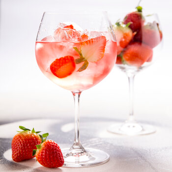 drink, cocktail, riedel, gin, gin & tonic, jordbær, opskrift, drinksopskrift