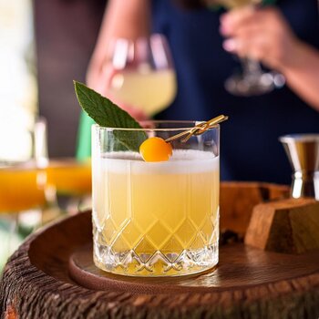 drink, cocktail, riedel, whisky, bourbon, angostura, whisky sour, opskrift, drinksopskrift