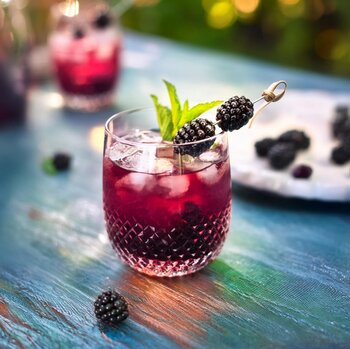 drink, cocktail, riedel, gin, brombærlikør, bramble, opskrift, drinksopskrift