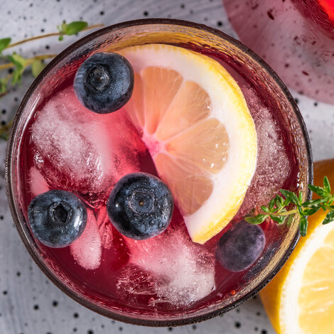 New Age Sangrita

Glas: [https://www.hjhansen-vin.dk/gaver/mixing-champagne-set-5515-58-4-glas|Riedel Mixing Champagne Glas]
Pynt: citronskiver og bær

[https://media-prod.hjhansen-vin.dk/download/link/fda16e93-284c-4a47-9e28-51a48c11a4c1|Download opskrift]

