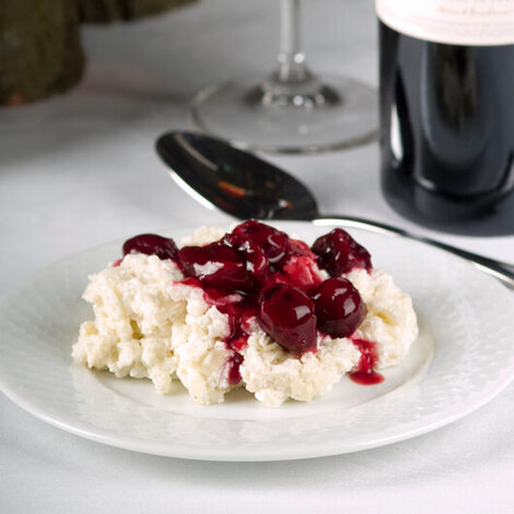 Den perfekte dessert til jul – eller når du har lyst til en lækker, klassisk sød afslutning på måltidet. Risalamande er altid et hit!