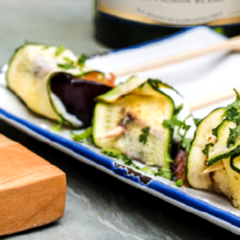 ​​​​​​​Vin til maden
Både [https://www.hjhansen-vin.dk/hvidvin/sauvignon-blanc|Sauvignon Blanc] og [https://www.hjhansen-vin.dk/hvidvin/frankrig/bourgogne/chablis|Chablis] vil være oplagte. Vinene vil med deres friske, levende og mineralske væsen og fine syre balancere ricottaen perfekt.​​​​​​​
