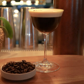 drink, cocktail, riedel, vodka, khalua, espresso, espresso martini, martini,, opskrift, drinksopskrift