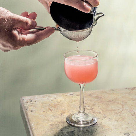 En frisk og let drink, perfekt til hygge stunder.

Glas: [https://www.hjhansen-vin.dk/glas-tilbehoer/alle-riedelprodukter/bar-collection/sour-bar-drinks-specifik-glasserie-6417-06-2-pack|Riedel Sour Bar Glas]

[https://media-prod.hjhansen-vin.dk/download/link/f9424134-a11b-46c4-9d36-72e2f01a2f7b|Download opskrift]