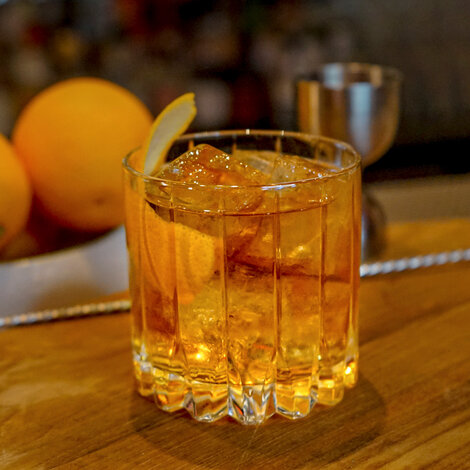 En voksencocktail baseret på bourbon og klassikeren Fernet Branca.

Glas: [https://www.hjhansen-vin.dk/glas-tilbehoer/alle-riedelprodukter/bar-collection/rocks-bar-drinks-specifik-glasserie-6417-02-2-pack|Riedel Rocks Bar Glas]
Pynt: Appelsinskal
[https://media-prod.hjhansen-vin.dk/download/link/b2fba178-f1d6-4a06-b3e4-37e75b327e18|Download opskrift]