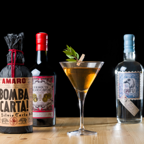 Magna Carta er en cocktail blandet med Silvio Cartas spiritus. Du får opskriften på Magna Carta og en video, der viser fremgangsmåden, lige her.

Glas: [https://www.hjhansen-vin.dk/glas-tilbehoer/alle-riedelprodukter/riedel-extreme/extreme-martini-cocktail-4441-17-2-pack|Riedel Extreme Martini/ Cocktail]
Pynt: En kvist krydderurt

[https://media-prod.hjhansen-vin.dk/download/link/403ebf43-0679-41f3-b23f-a4b5f175c827|Download opskrift]