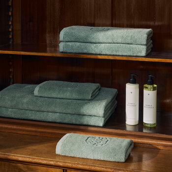 Damask Terry håndklæder + Noble Botanics Hudpleje Sage Green