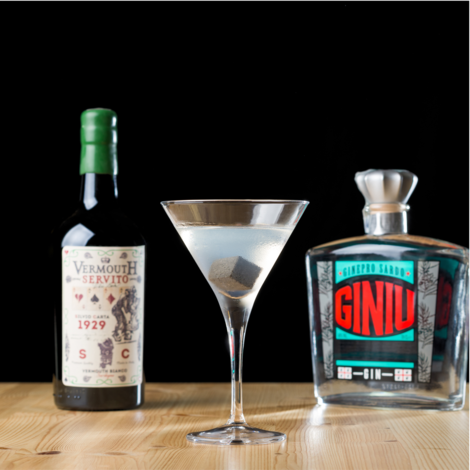 Dry carta er en cocktail blandet med Silvio Cartas Giniu Gin og Vermouth Servito. Du får opskriften på Dry Carta og en video, der viser fremgangsmåden, lige her.

Glas: [https://www.hjhansen-vin.dk/glas-tilbehoer/alle-riedelprodukter/vinum/vinum-martini-6416-77-2-pack?phrase=Riedels%20Vinum%20Martini|Riedels Vinum Martini]

[https://media-prod.hjhansen-vin.dk/download/link/3cb8980b-cc2f-4754-b721-42ffa20697cd|Download opskrift]