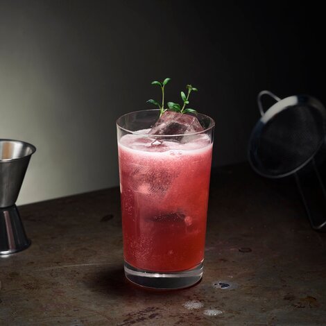 En cocktail lavet af 20hundra5, da de overtog Stockholms Bränneri's bar i Januar 2020.

Glas: [https://www.hjhansen-vin.dk/glas-tilbehoer/alle-riedelprodukter/bar-collection/highball-drinks-specifik-glasserie-6417-04-2-pack|Riedel Highball Glass]