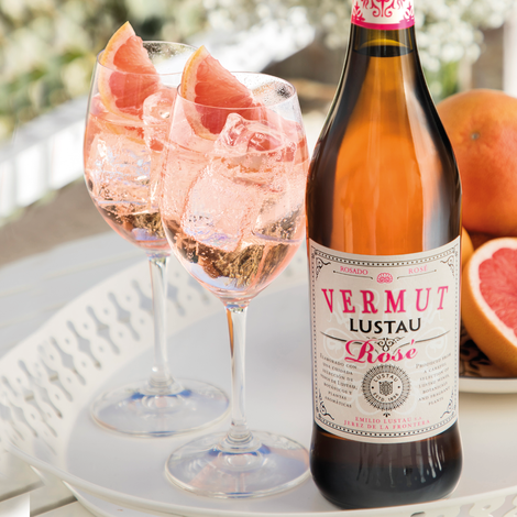 En boblende og frisk fornøjelse perfekt til at byde gæsterne velkommen

Glas: [https://www.hjhansen-vin.dk/gaver/mixing-aperitivo-set-5260-51-4-glas|Ridel Mixing Aperitivo Glas]
Pynt: Appelsin el. blodappelsin

[https://media-prod.hjhansen-vin.dk/download/link/e475a014-bfd1-487d-b728-3f107440489d|Download opskrift]